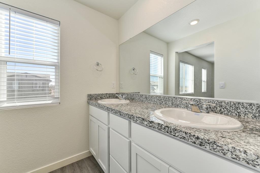 Detail Gallery Image 29 of 34 For 2064 Shady Tree Cir, Roseville,  CA 95747 - 3 Beds | 2/1 Baths