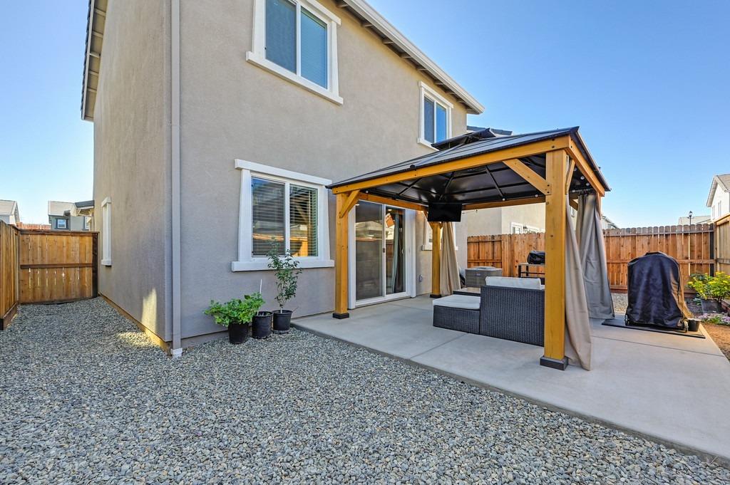 Detail Gallery Image 10 of 34 For 2064 Shady Tree Cir, Roseville,  CA 95747 - 3 Beds | 2/1 Baths