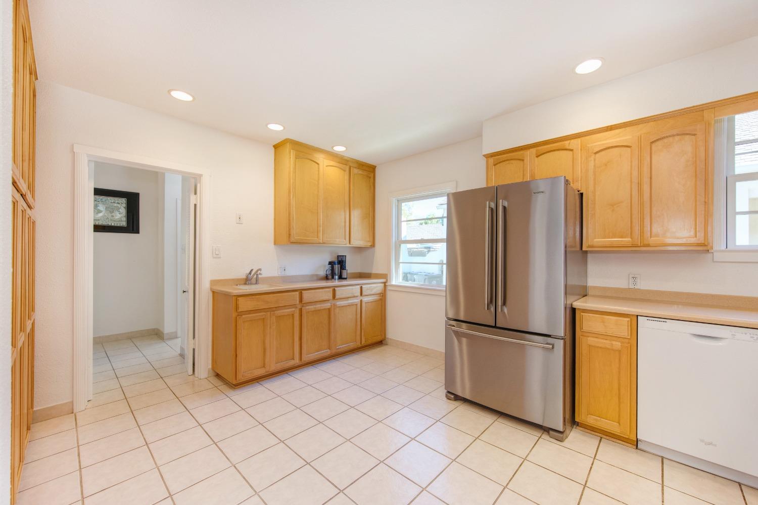 Detail Gallery Image 19 of 53 For 1553 Markham Way, Sacramento,  CA 95818 - 3 Beds | 2 Baths