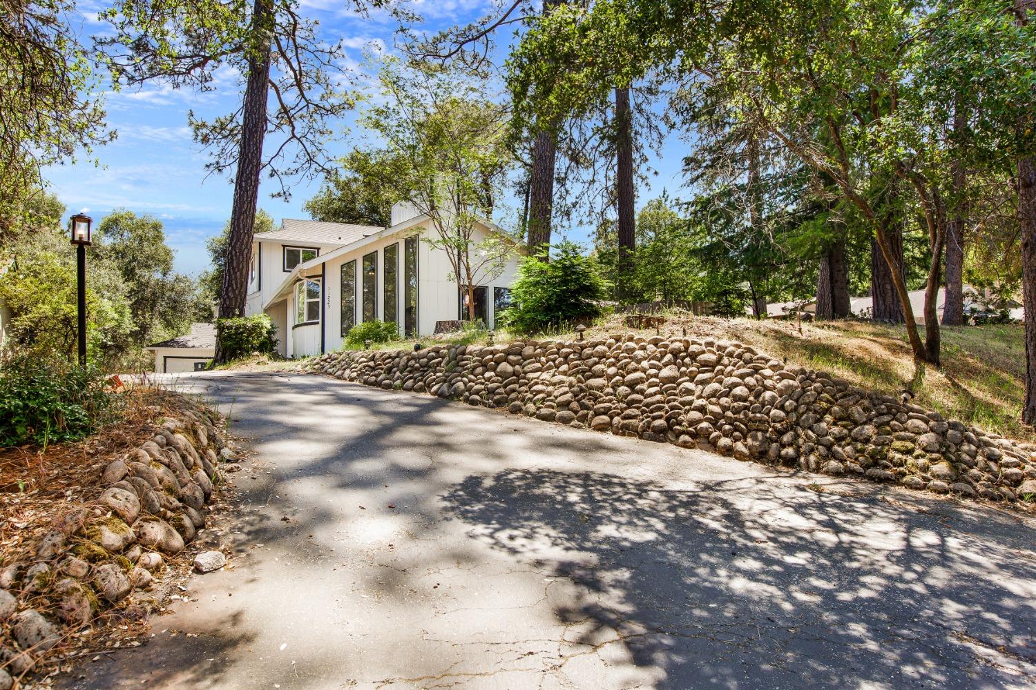 Detail Gallery Image 2 of 48 For 11223 Greenbriar Way, Auburn,  CA 95602 - 5 Beds | 3/2 Baths