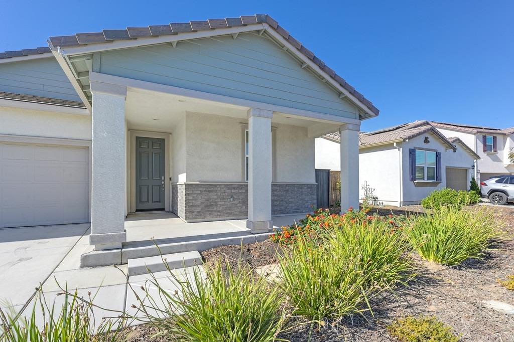 Detail Gallery Image 3 of 35 For 15343 Trolley St, Lathrop,  CA 95330 - 3 Beds | 2 Baths