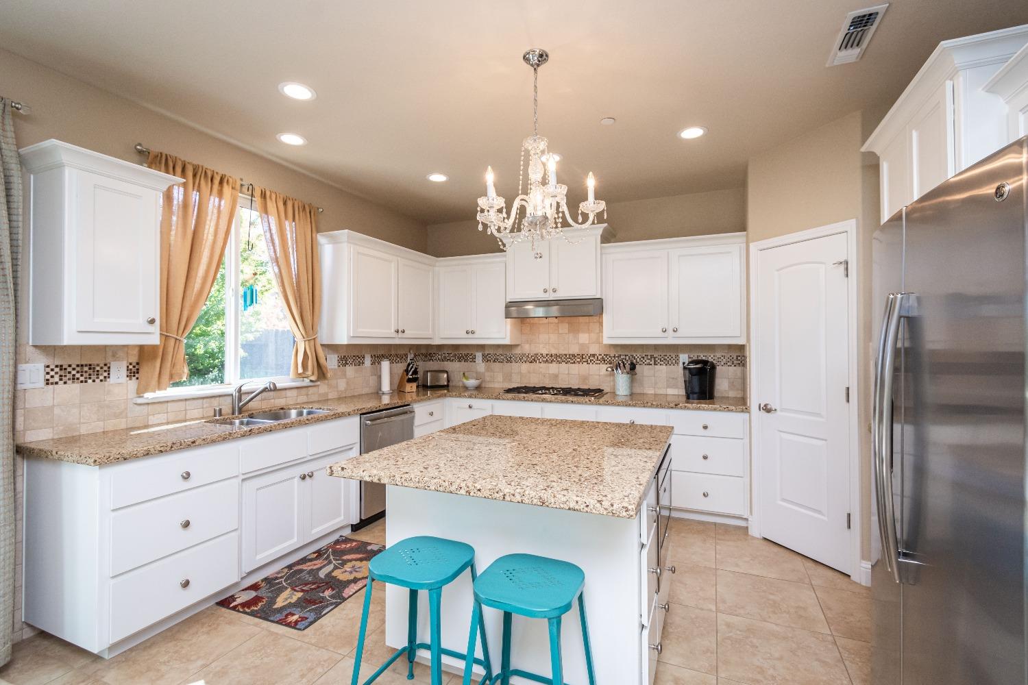 Detail Gallery Image 11 of 55 For 2258 Birmington Dr, Yuba City,  CA 95991 - 4 Beds | 2/1 Baths