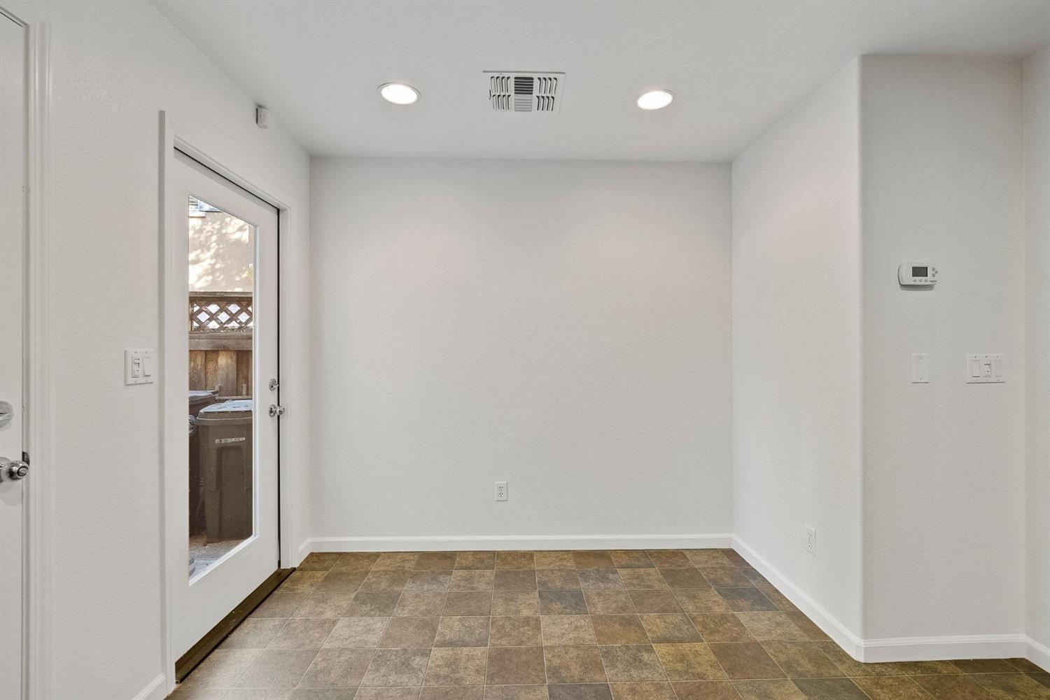 Detail Gallery Image 14 of 26 For 6067 Camden Cir, Citrus Heights,  CA 95621 - 2 Beds | 1/1 Baths