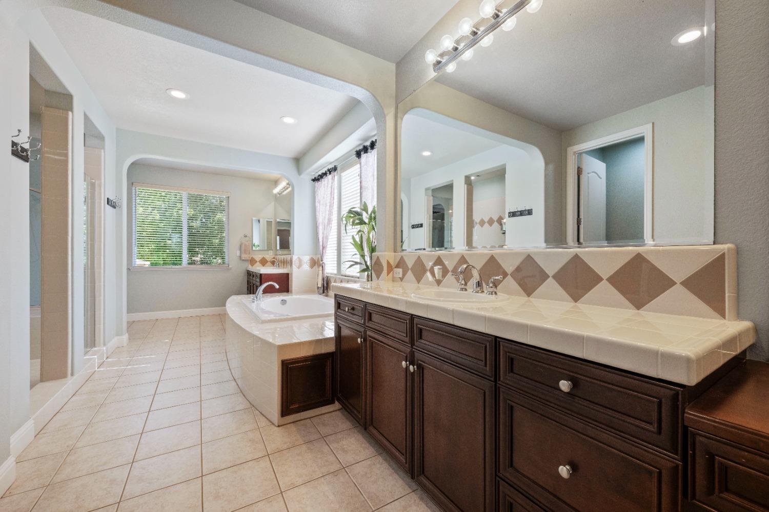 Detail Gallery Image 39 of 64 For 9312 Parkstone Cir, Roseville,  CA 95747 - 4 Beds | 4 Baths