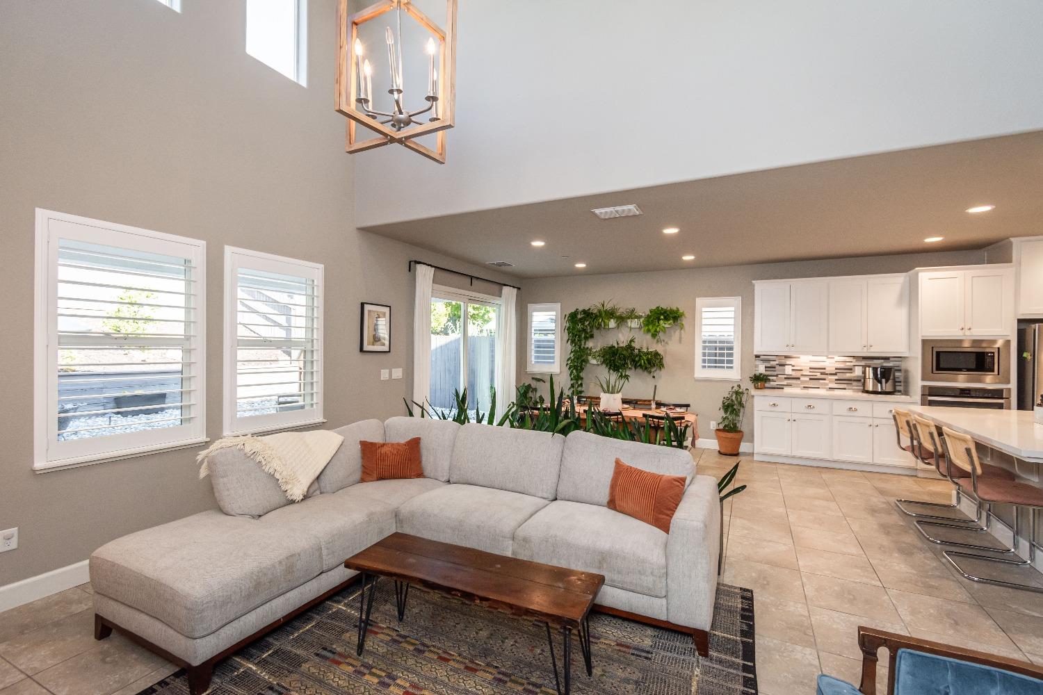 Detail Gallery Image 16 of 57 For 2513 Cowboy Ct, Rocklin,  CA 95765 - 3 Beds | 2/2 Baths