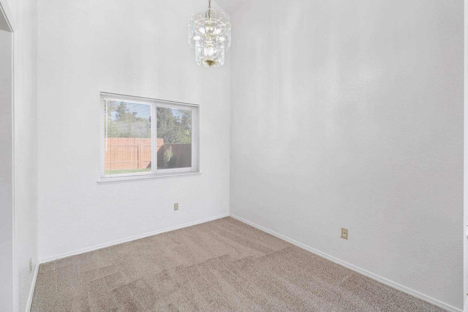 Detail Gallery Image 16 of 48 For 6111 Laguna Vale Way, Elk Grove,  CA 95758 - 3 Beds | 2/1 Baths