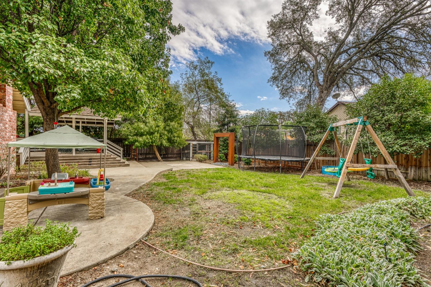 Detail Gallery Image 38 of 44 For 8488 Oakwind Ct, Orangevale,  CA 95662 - 4 Beds | 2/1 Baths