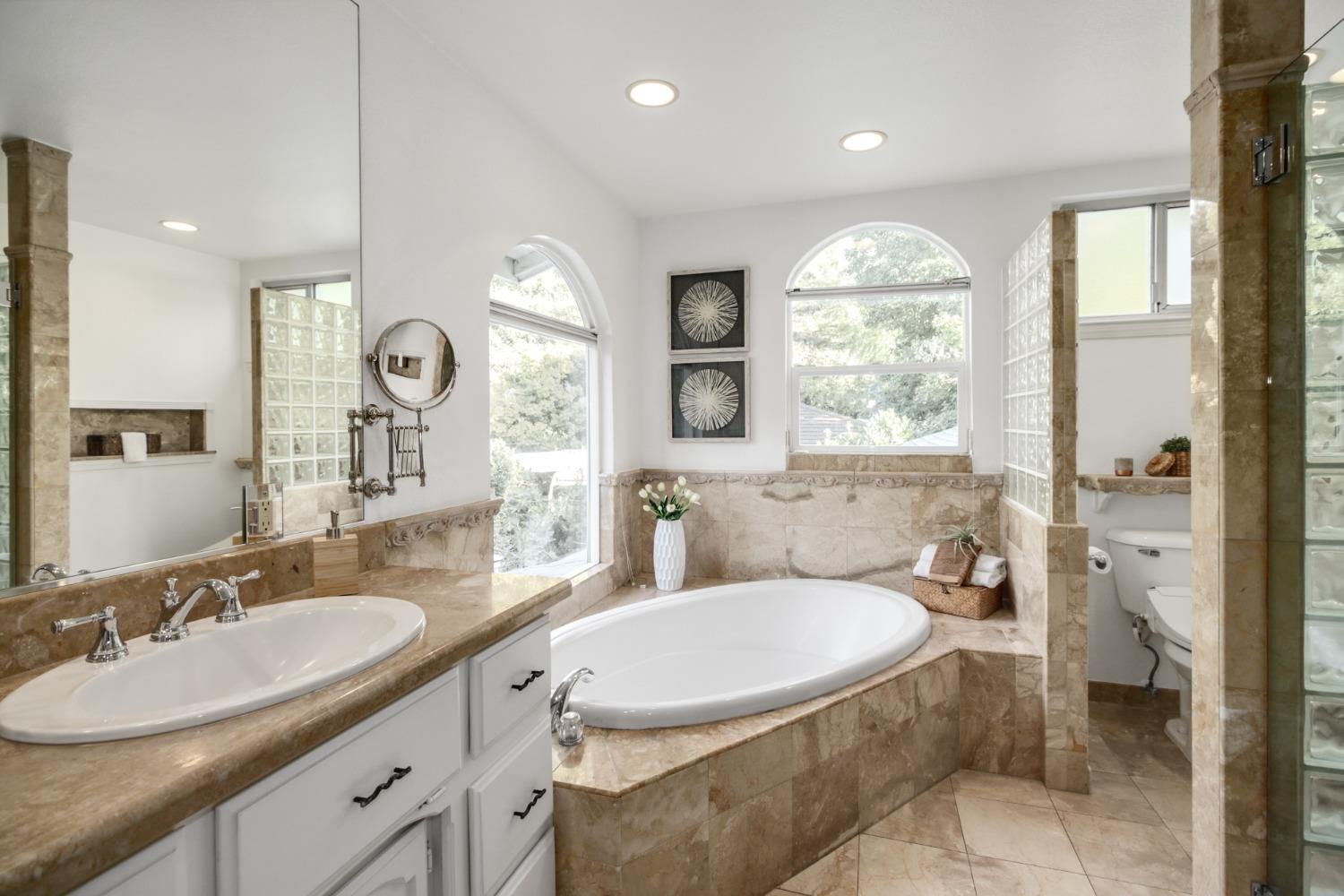 Detail Gallery Image 39 of 83 For 126 Mering Ct, Sacramento,  CA 95864 - 5 Beds | 2/1 Baths