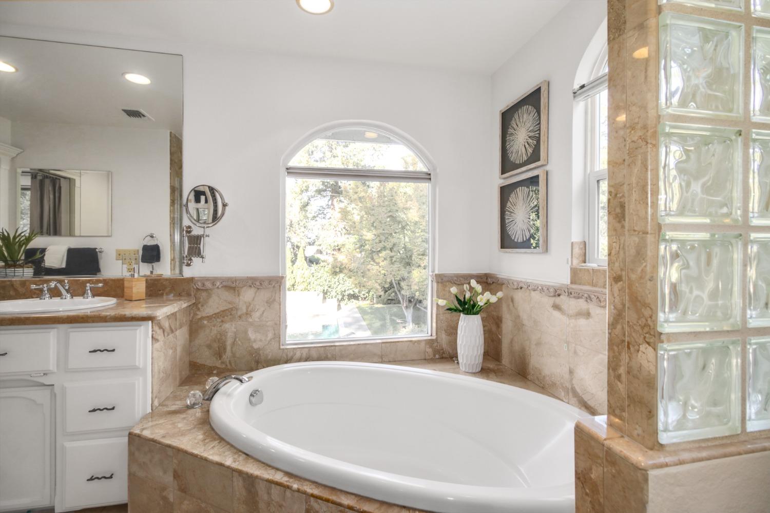 Detail Gallery Image 41 of 83 For 126 Mering Ct, Sacramento,  CA 95864 - 5 Beds | 2/1 Baths