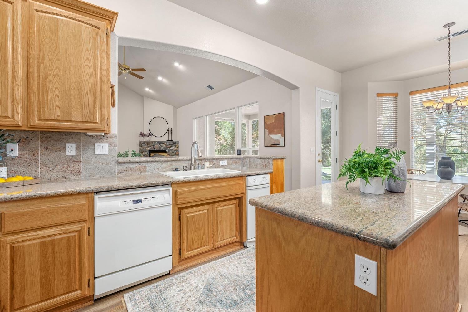 Detail Gallery Image 14 of 49 For 5085 Deerwood Dr, Shingle Springs,  CA 95682 - 4 Beds | 2/1 Baths