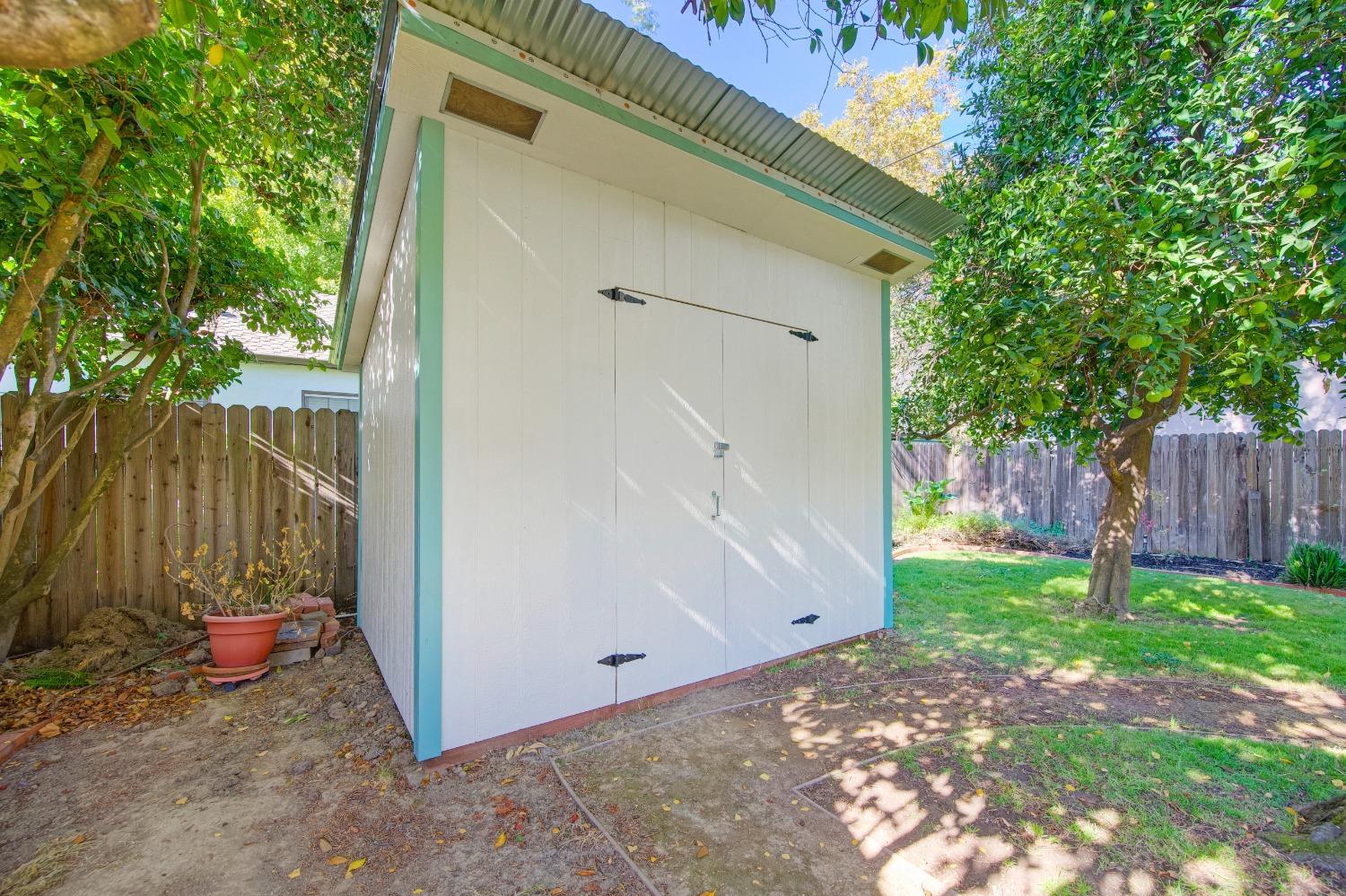 Detail Gallery Image 42 of 53 For 1553 Markham Way, Sacramento,  CA 95818 - 3 Beds | 2 Baths