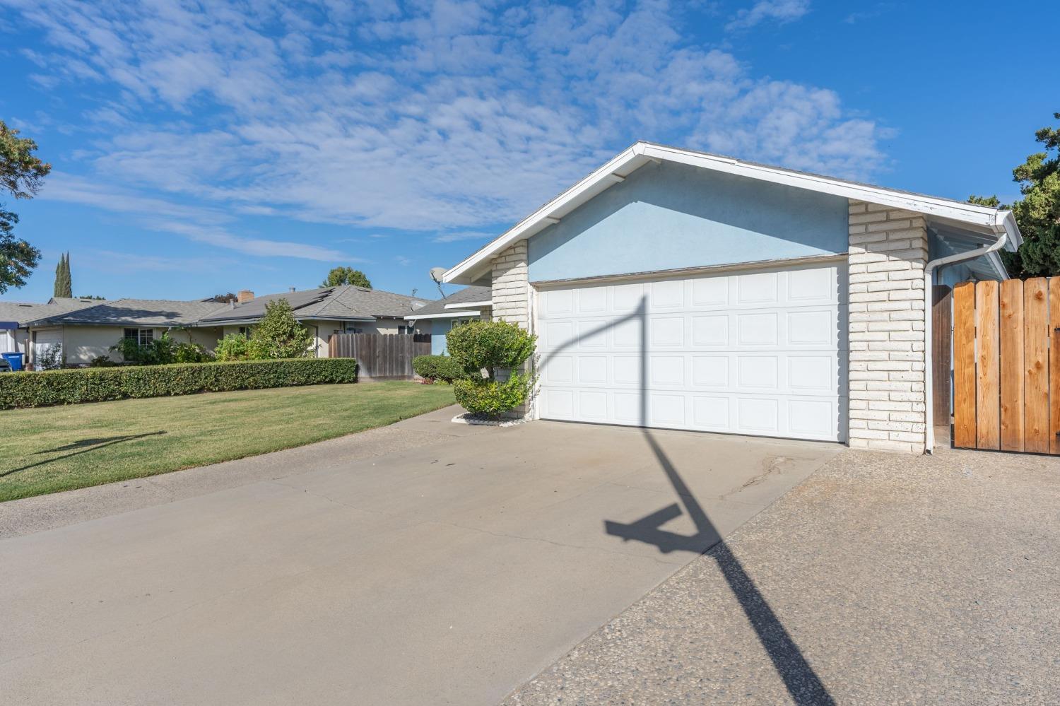 Detail Gallery Image 3 of 30 For 1529 Clevenger Dr, Modesto,  CA 95356 - 3 Beds | 2 Baths