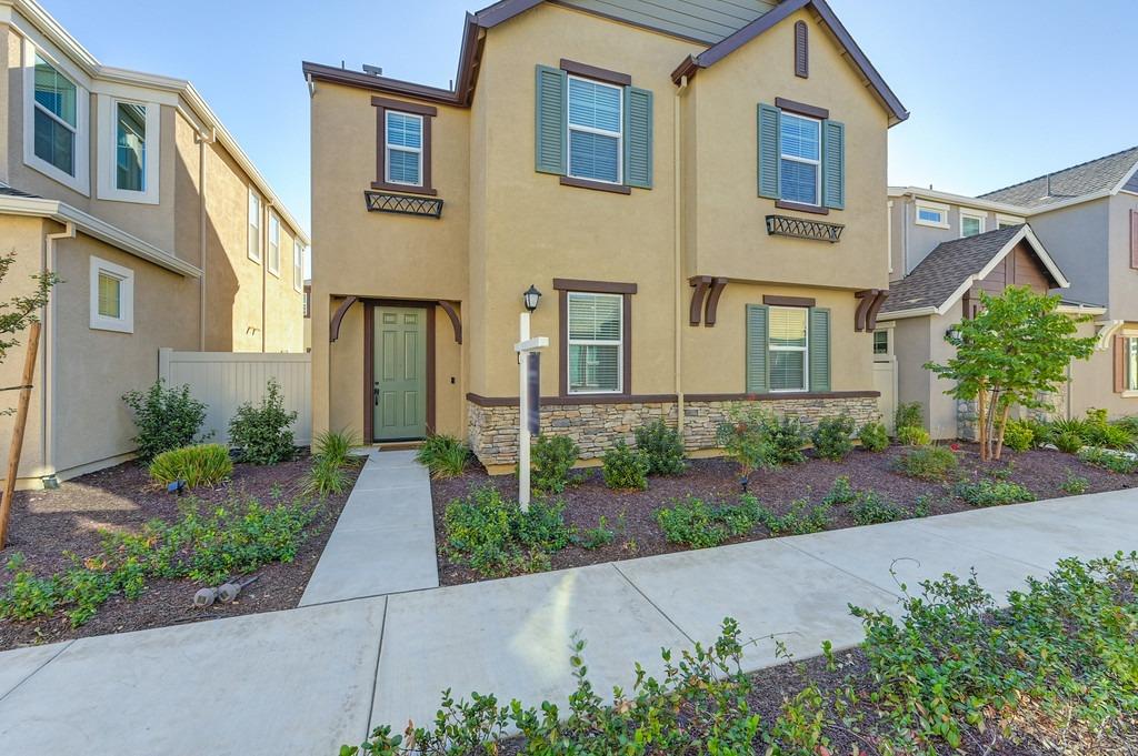 Detail Gallery Image 1 of 35 For 6017 Dragon Hawk Pl, Roseville,  CA 95747 - 3 Beds | 2/1 Baths