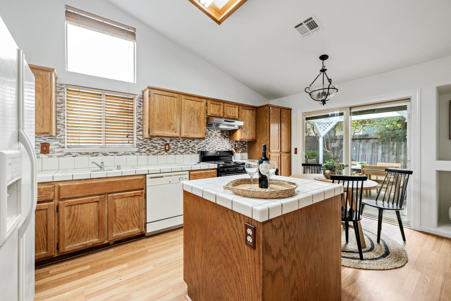 Detail Gallery Image 15 of 27 For 5011 Ginghamton Way, Sacramento,  CA 95838 - 3 Beds | 2 Baths