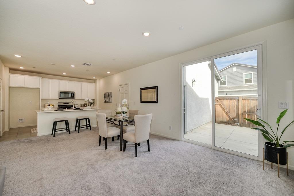 Detail Gallery Image 8 of 43 For 10451 Angsley Dr, Elk Grove,  CA 95757 - 3 Beds | 2/1 Baths