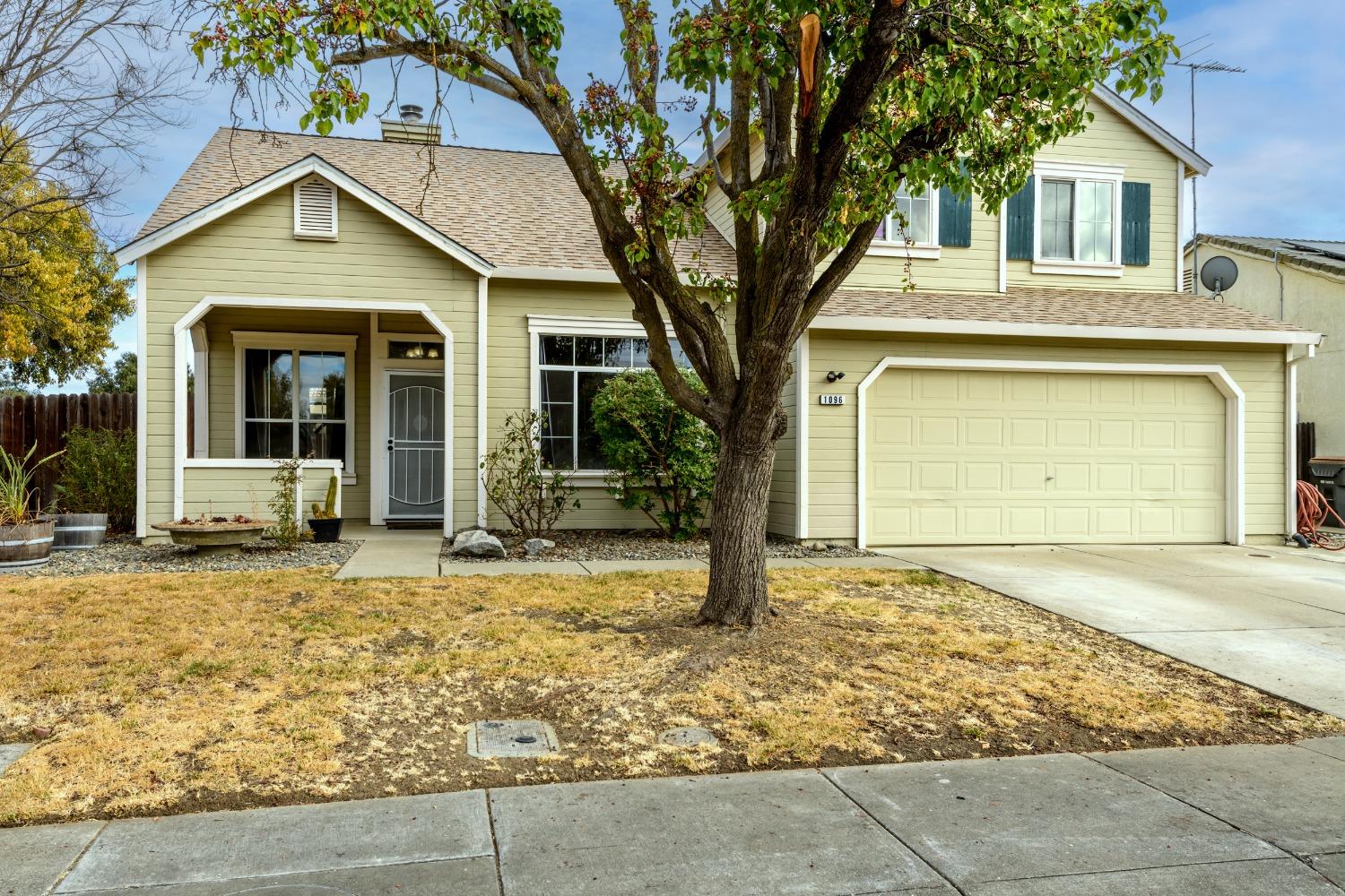 Detail Gallery Image 1 of 33 For 1096 Leake Cir, Woodland,  CA 95776 - 4 Beds | 3 Baths