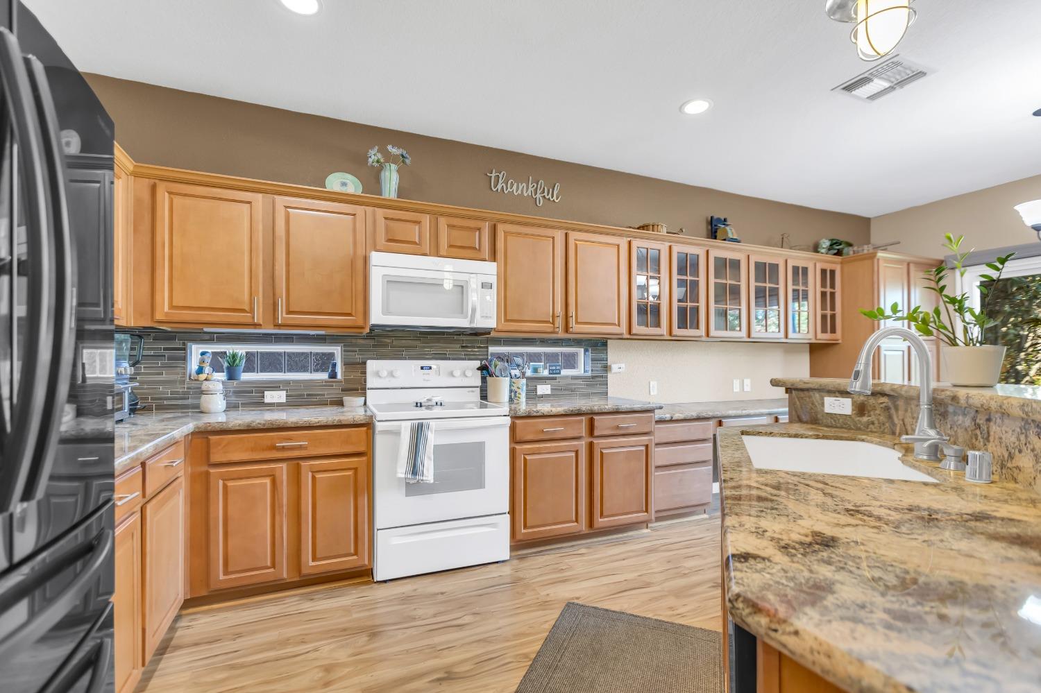 Detail Gallery Image 20 of 40 For 9577 Fetlock Way, Elk Grove,  CA 95624 - 3 Beds | 2 Baths