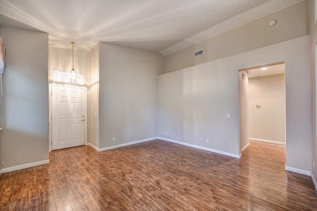 Detail Gallery Image 14 of 60 For 7614 Killdeer Way, Elk Grove,  CA 95758 - 3 Beds | 2 Baths