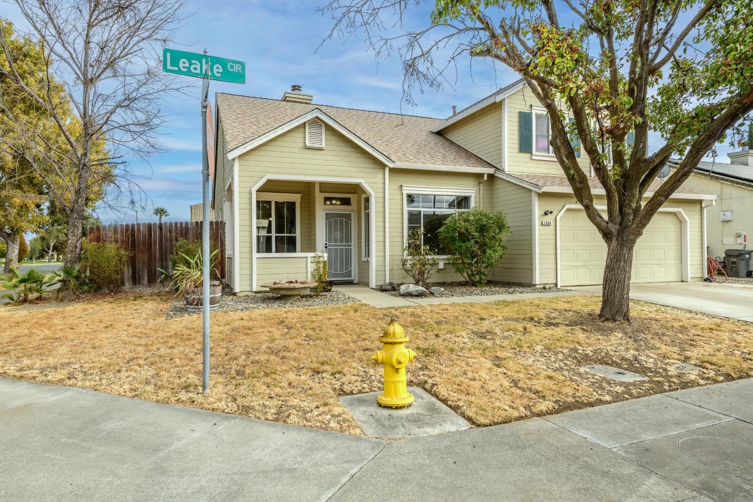 Detail Gallery Image 2 of 33 For 1096 Leake Cir, Woodland,  CA 95776 - 4 Beds | 3 Baths