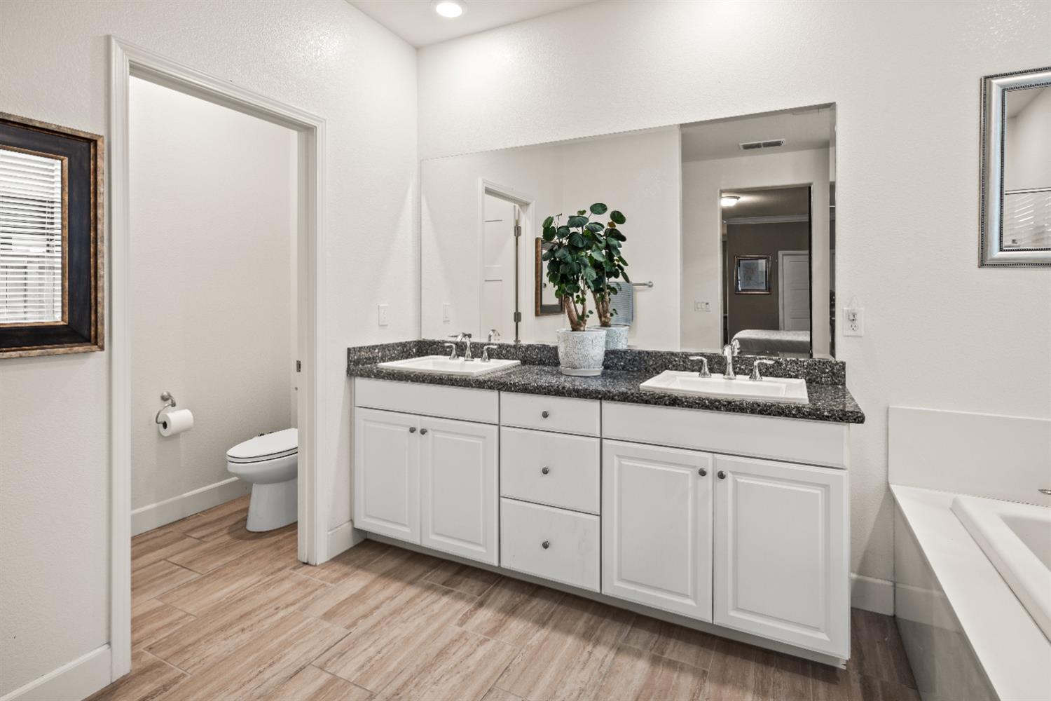 Detail Gallery Image 24 of 60 For 9369 Emory Ct, Sacramento,  CA 95829 - 5 Beds | 3/1 Baths