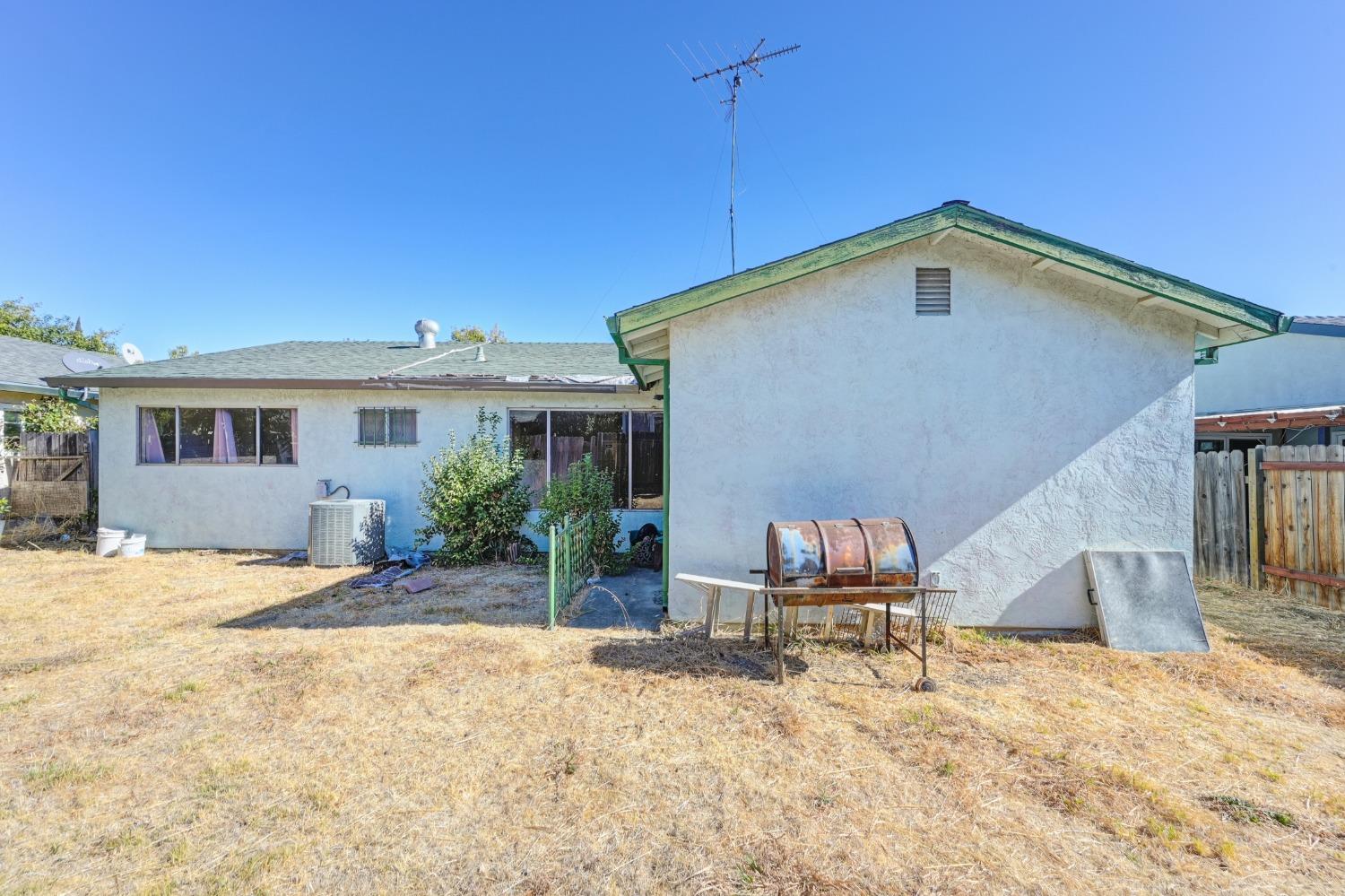 Detail Gallery Image 28 of 37 For 7978 Center Pkwy, Sacramento,  CA 95823 - 3 Beds | 1 Baths