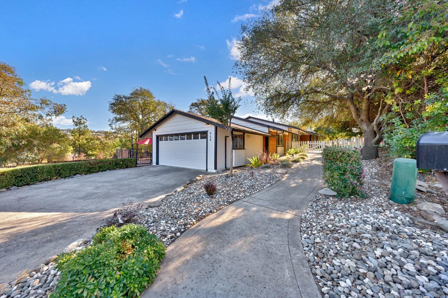 Detail Gallery Image 3 of 49 For 954 Haight Ct, El Dorado Hills,  CA 95762 - 3 Beds | 2 Baths