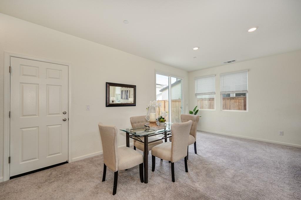 Detail Gallery Image 11 of 43 For 10451 Angsley Dr, Elk Grove,  CA 95757 - 3 Beds | 2/1 Baths