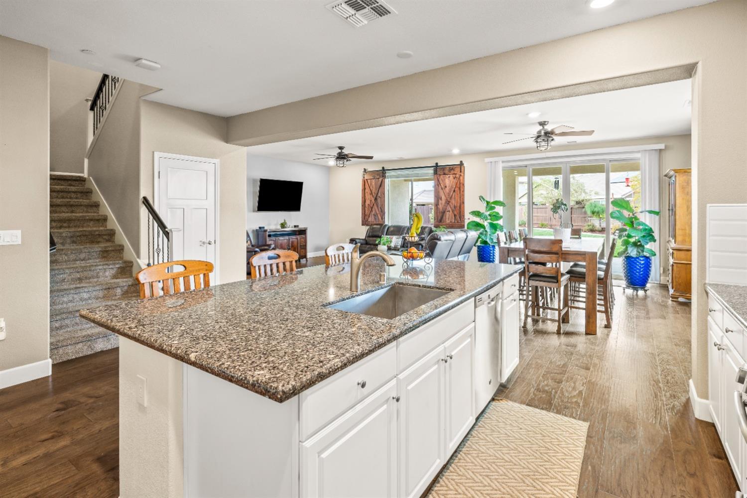 Detail Gallery Image 15 of 60 For 9369 Emory Ct, Sacramento,  CA 95829 - 5 Beds | 3/1 Baths