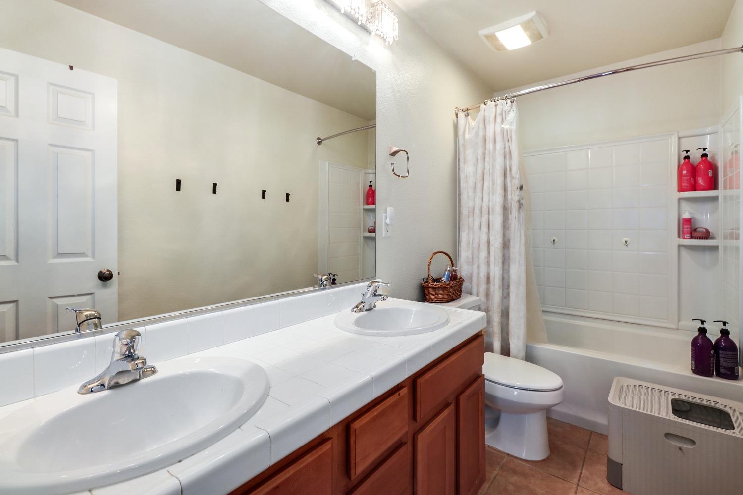 Detail Gallery Image 21 of 35 For 1669 Portello Way, Lincoln,  CA 95648 - 4 Beds | 2/1 Baths