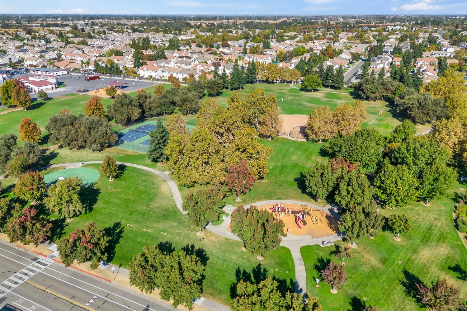 Detail Gallery Image 40 of 40 For 9577 Fetlock Way, Elk Grove,  CA 95624 - 3 Beds | 2 Baths