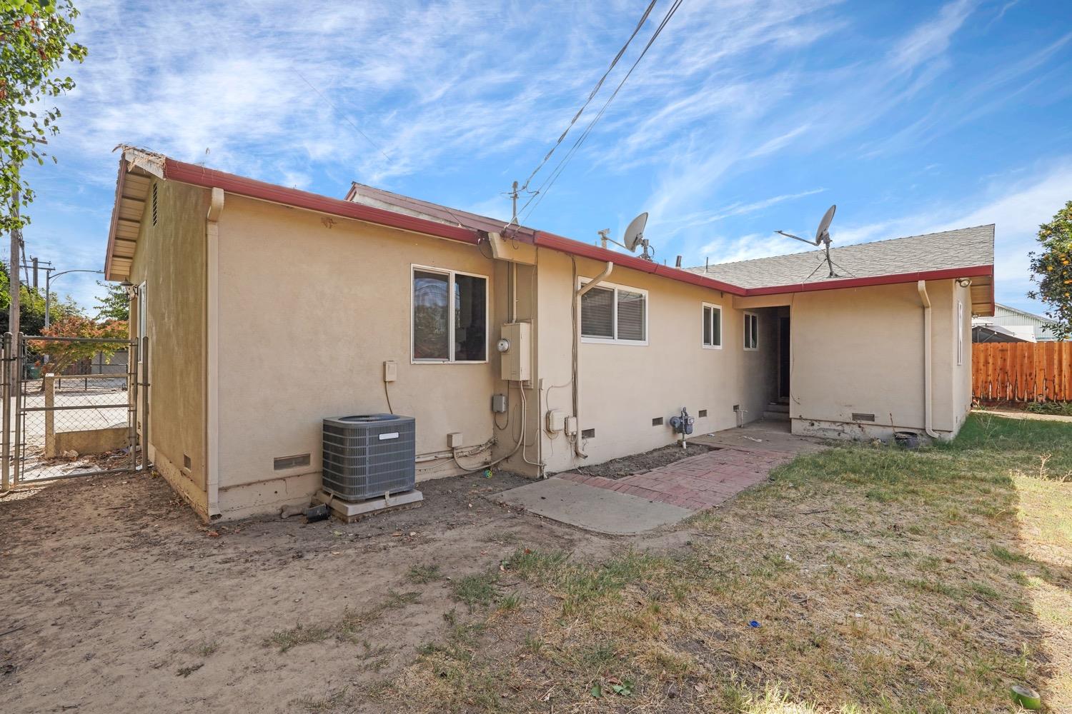 Detail Gallery Image 34 of 45 For 1811 Mariposa Way, Lodi,  CA 95242 - 3 Beds | 2 Baths