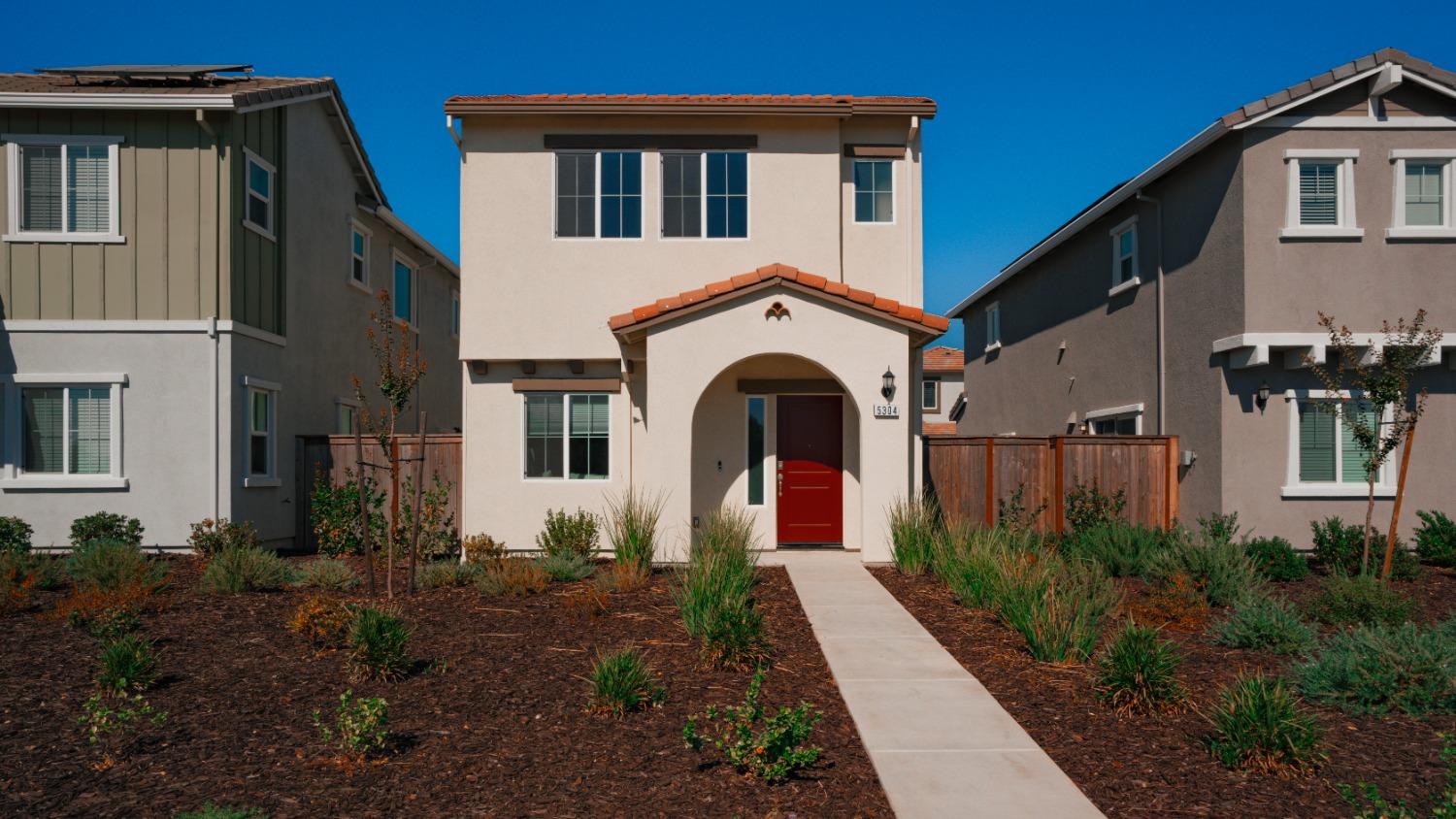 Detail Gallery Image 1 of 14 For 5304 Molino Cir, Roseville,  CA 95747 - 3 Beds | 2 Baths