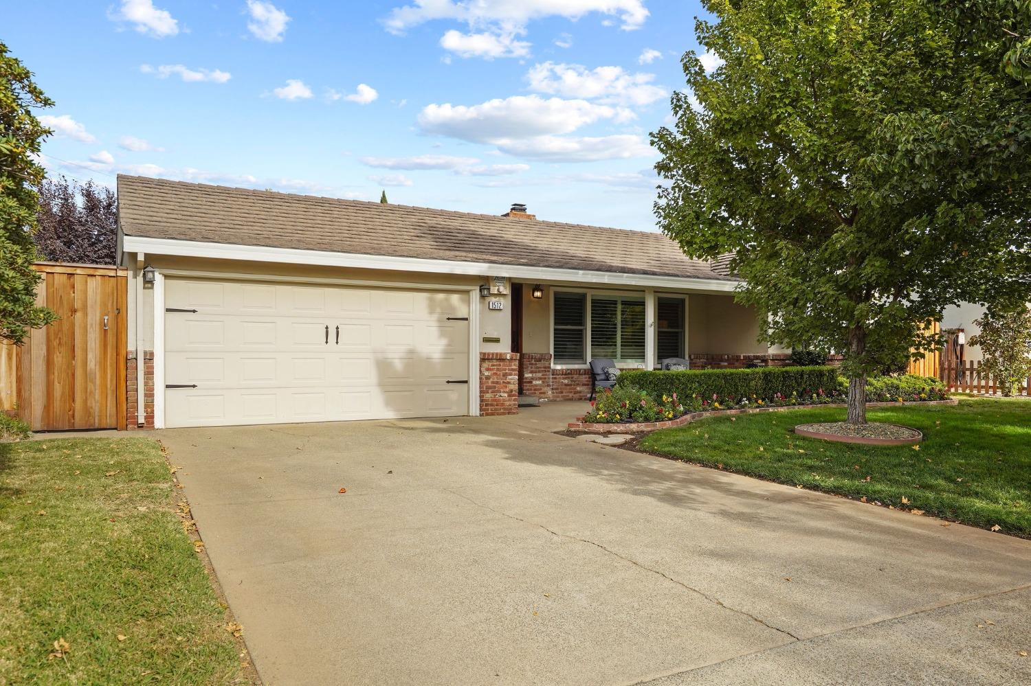 Detail Gallery Image 2 of 35 For 1512 El Nido Way, Sacramento,  CA 95864 - 3 Beds | 1/1 Baths