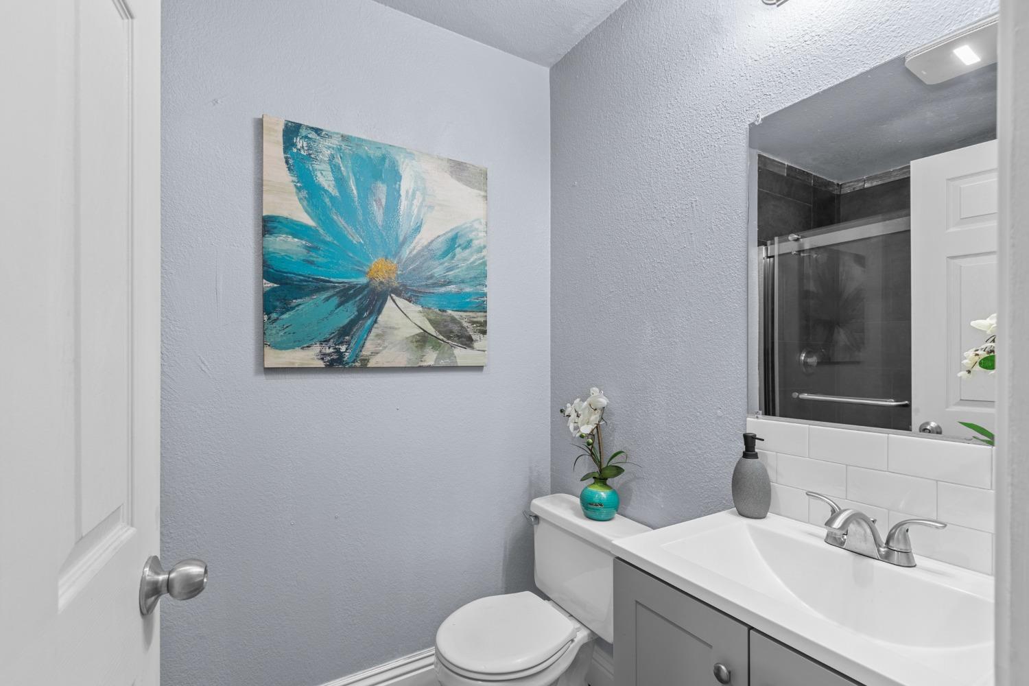 Detail Gallery Image 14 of 34 For 915 Elmridge Way, Sacramento,  CA 95834 - 3 Beds | 2 Baths