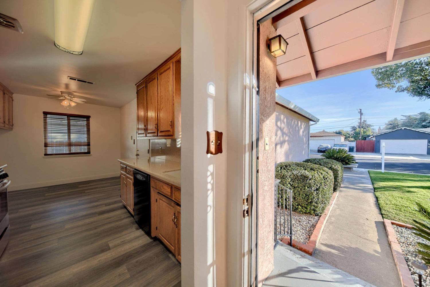 Detail Gallery Image 3 of 87 For 405 Charles Ave, Modesto,  CA 95350 - 3 Beds | 2 Baths