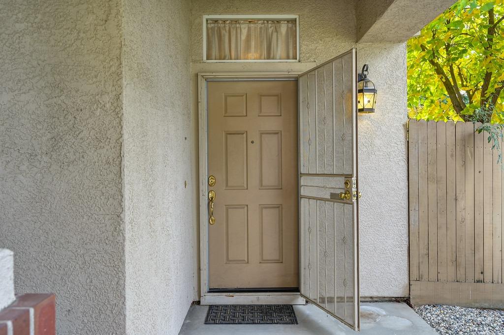 Detail Gallery Image 9 of 60 For 7614 Killdeer Way, Elk Grove,  CA 95758 - 3 Beds | 2 Baths