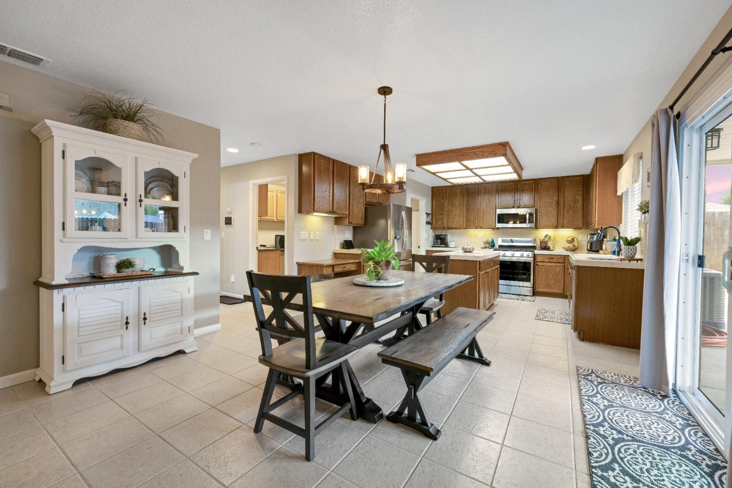 Detail Gallery Image 12 of 42 For 150 Heron Pl, Lincoln,  CA 95648 - 3 Beds | 2/1 Baths