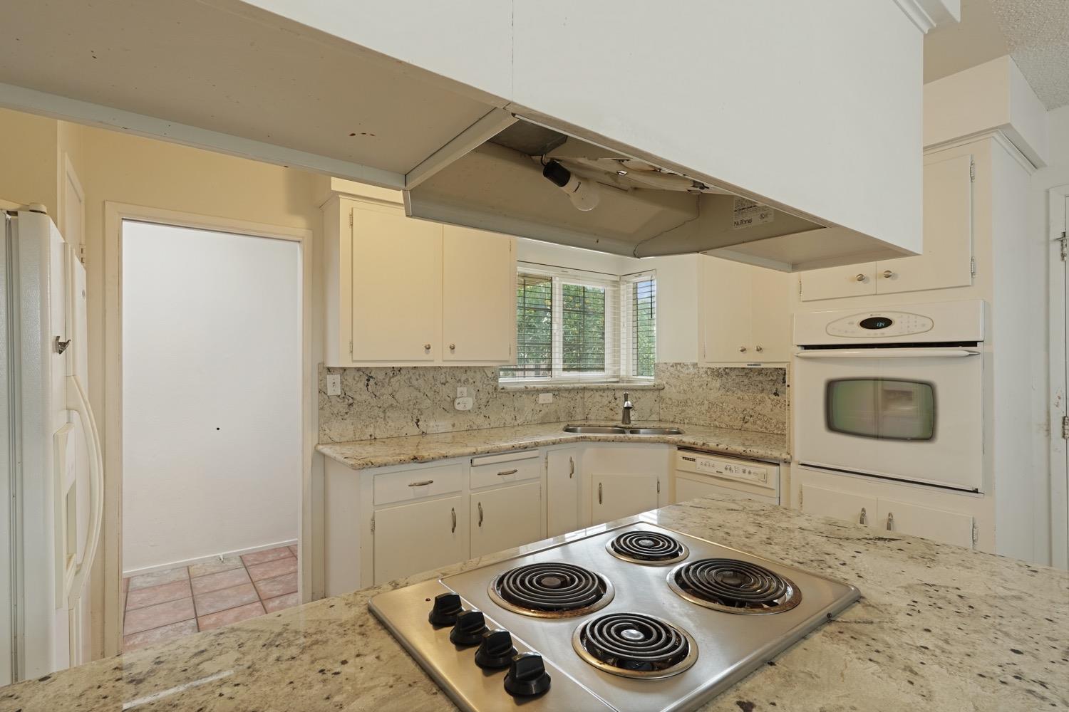 Detail Gallery Image 9 of 45 For 1811 Mariposa Way, Lodi,  CA 95242 - 3 Beds | 2 Baths