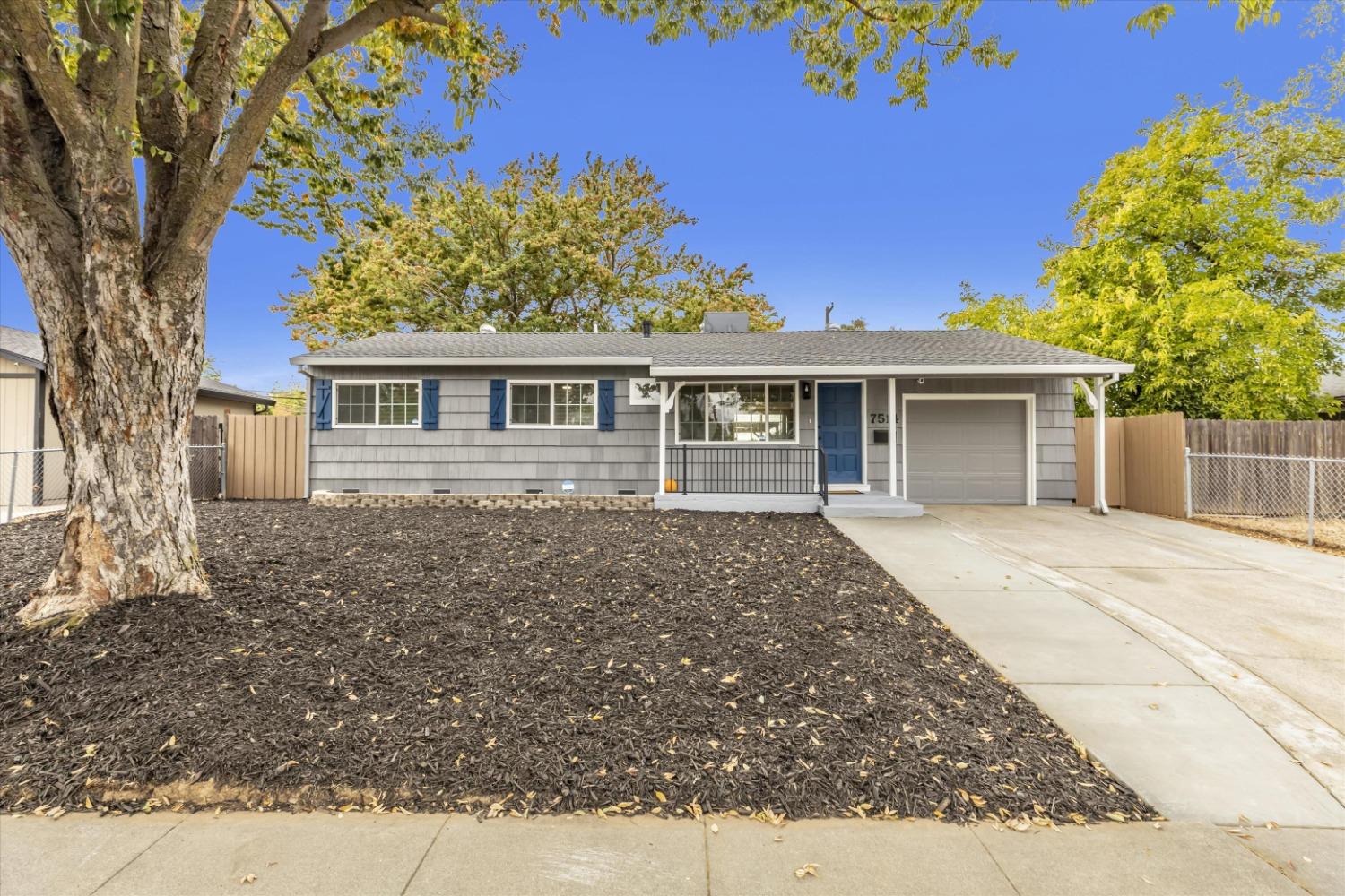 Detail Gallery Image 1 of 33 For 7514 Loma Verde Way, Sacramento,  CA 95822 - 3 Beds | 1 Baths