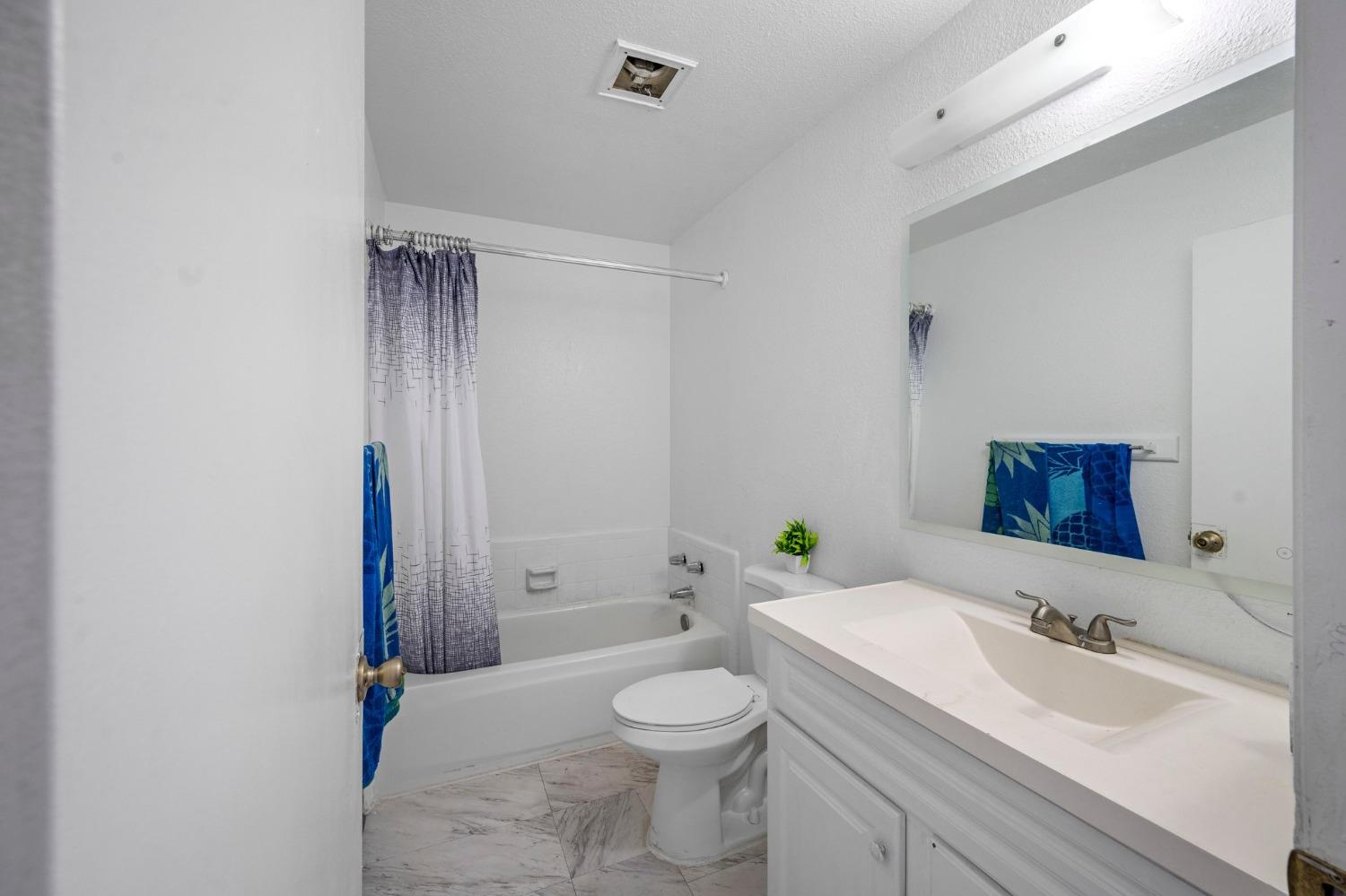 Detail Gallery Image 13 of 22 For 2101 Sharon Way, Modesto,  CA 95350 - 2 Beds | 2 Baths