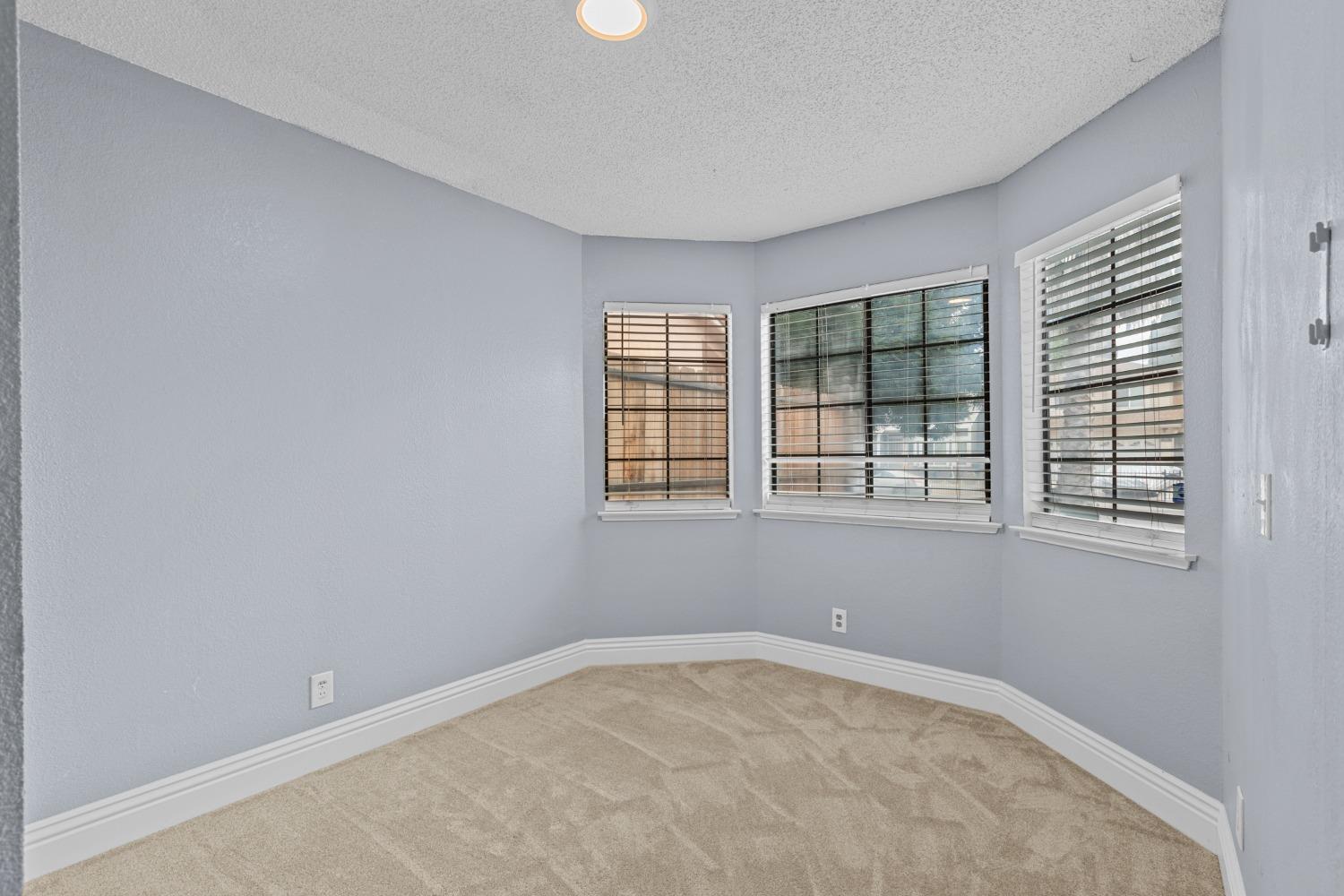 Detail Gallery Image 19 of 34 For 915 Elmridge Way, Sacramento,  CA 95834 - 3 Beds | 2 Baths