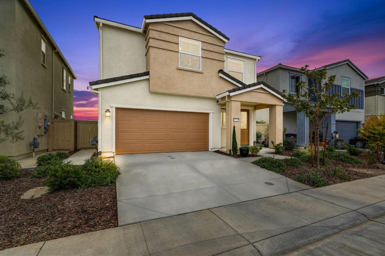 Detail Gallery Image 2 of 49 For 12087 Agen Cir, Rancho Cordova,  CA 95742 - 4 Beds | 2/1 Baths