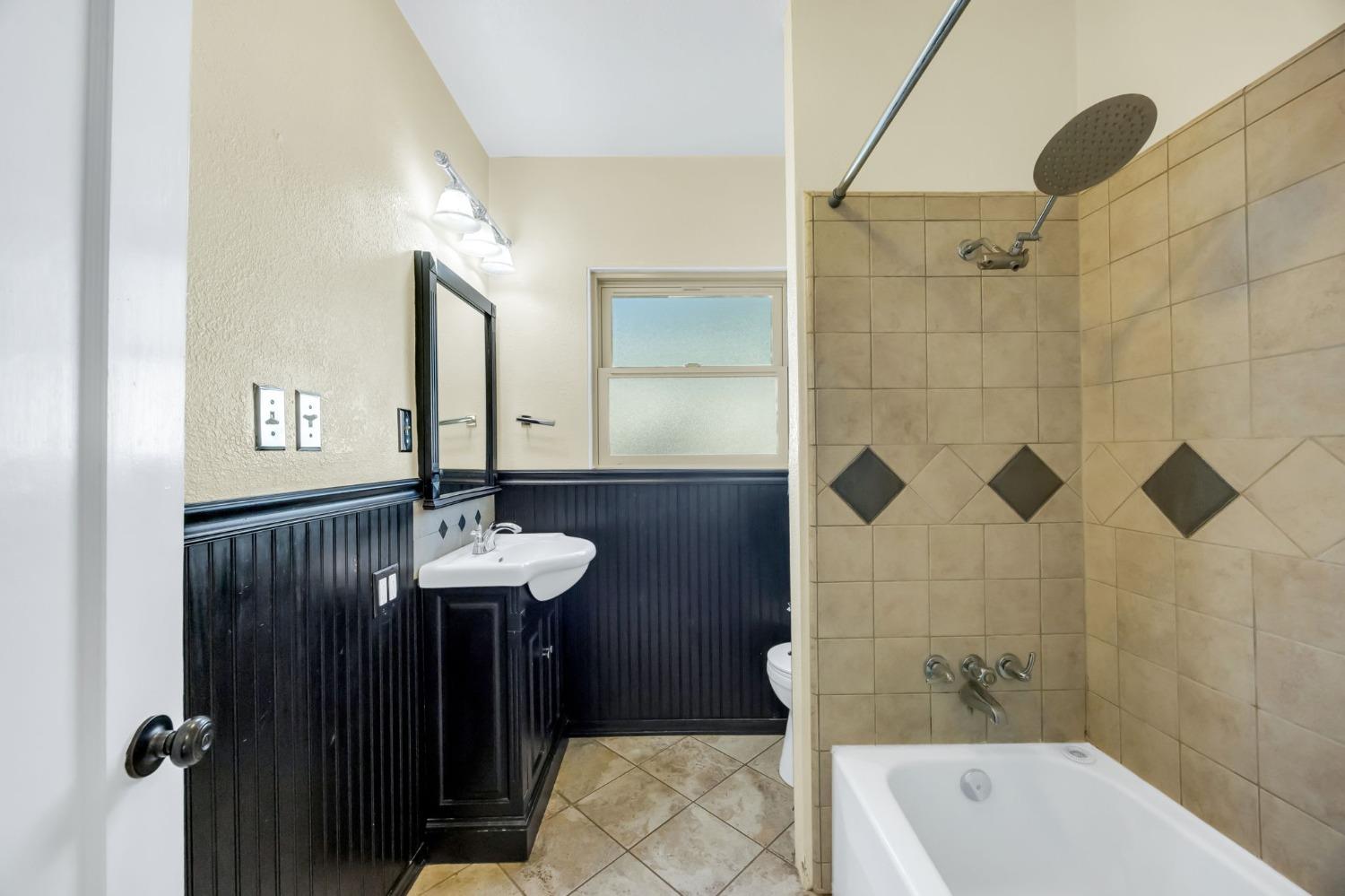 Detail Gallery Image 16 of 41 For 3131 High St, Sacramento,  CA 95815 - 2 Beds | 1 Baths