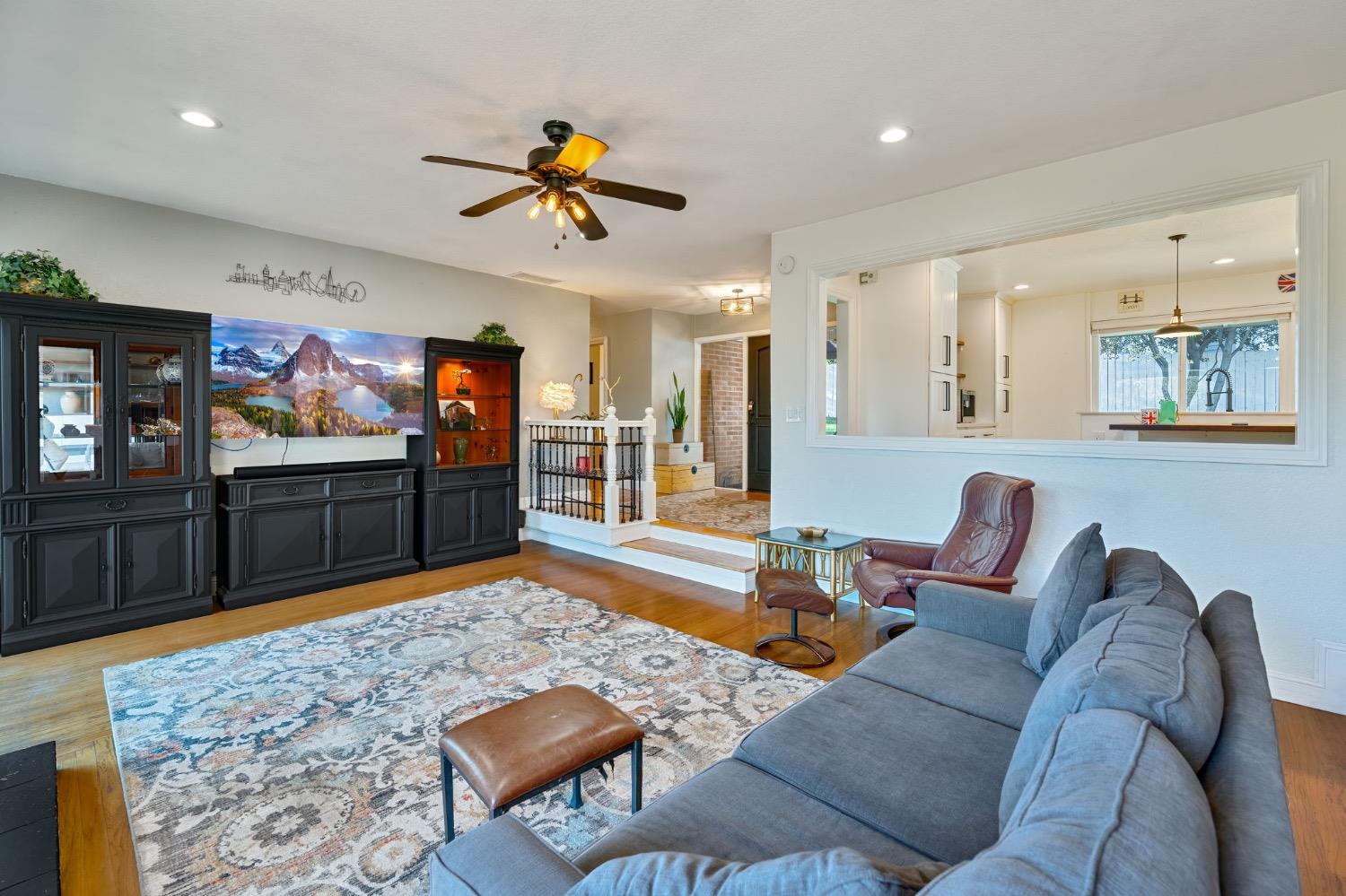 Detail Gallery Image 6 of 49 For 954 Haight Ct, El Dorado Hills,  CA 95762 - 3 Beds | 2 Baths