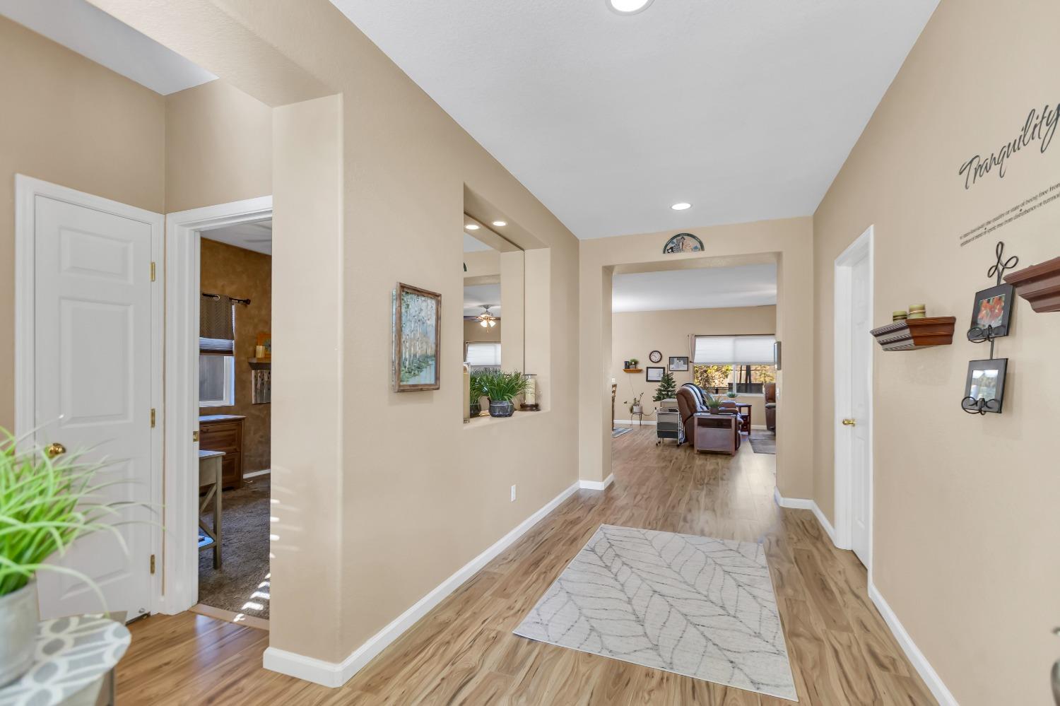 Detail Gallery Image 6 of 40 For 9577 Fetlock Way, Elk Grove,  CA 95624 - 3 Beds | 2 Baths