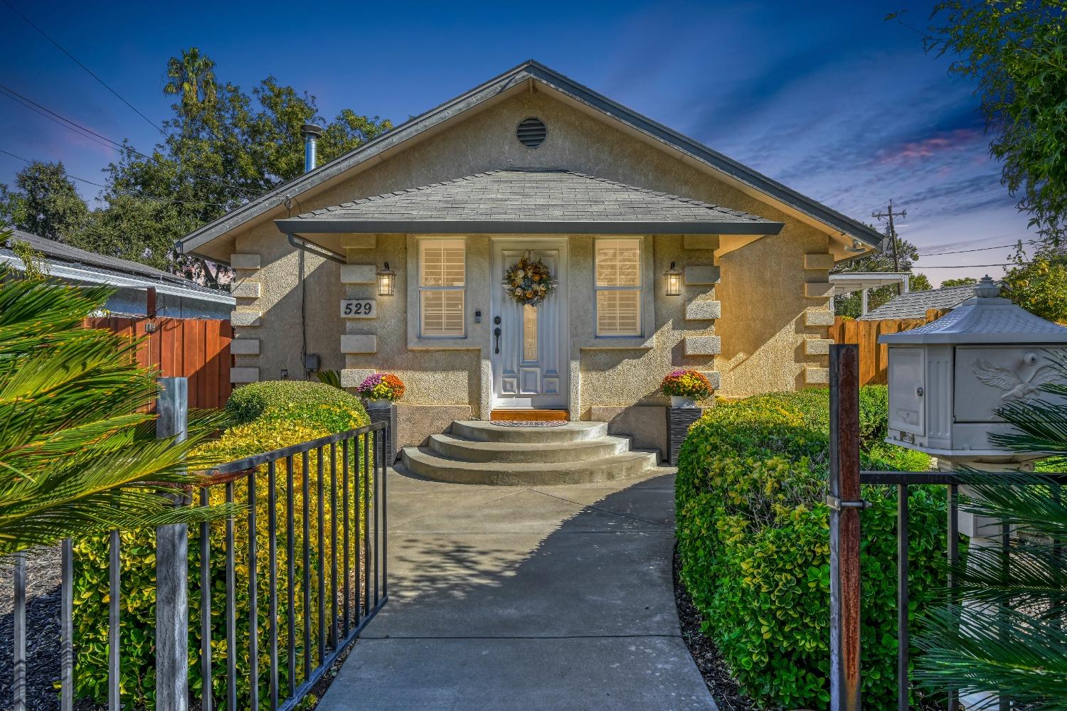 Detail Gallery Image 1 of 40 For 529 Bryte Ave, West Sacramento,  CA 95605 - 2 Beds | 2 Baths