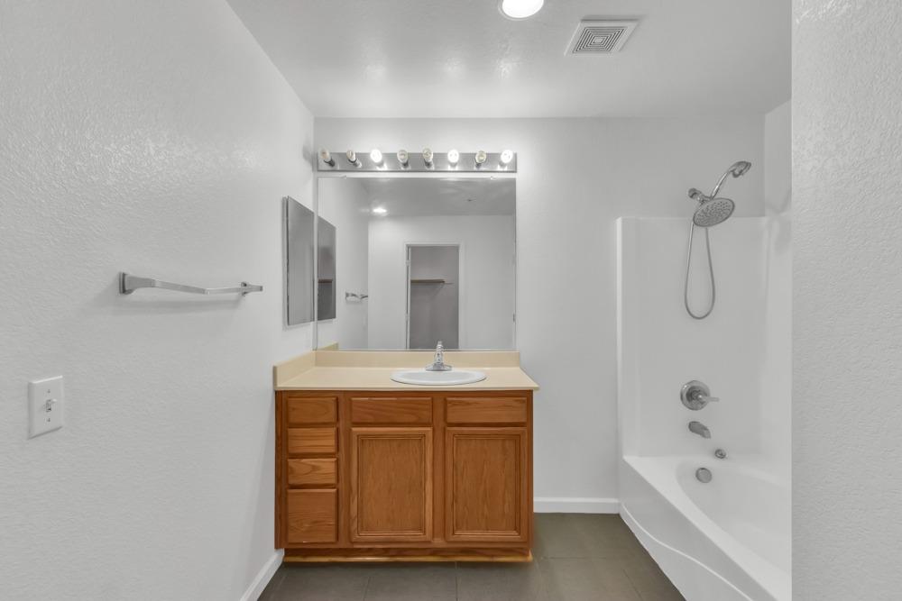 Detail Gallery Image 41 of 68 For 7890 Gimron Way, Elk Grove,  CA 95758 - 4 Beds | 2/1 Baths