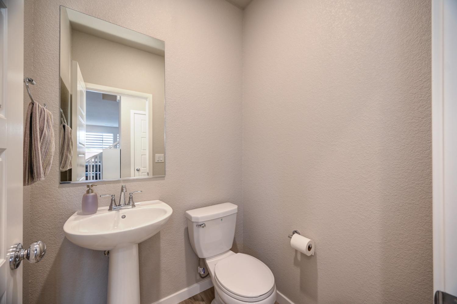 Detail Gallery Image 22 of 49 For 12087 Agen Cir, Rancho Cordova,  CA 95742 - 4 Beds | 2/1 Baths