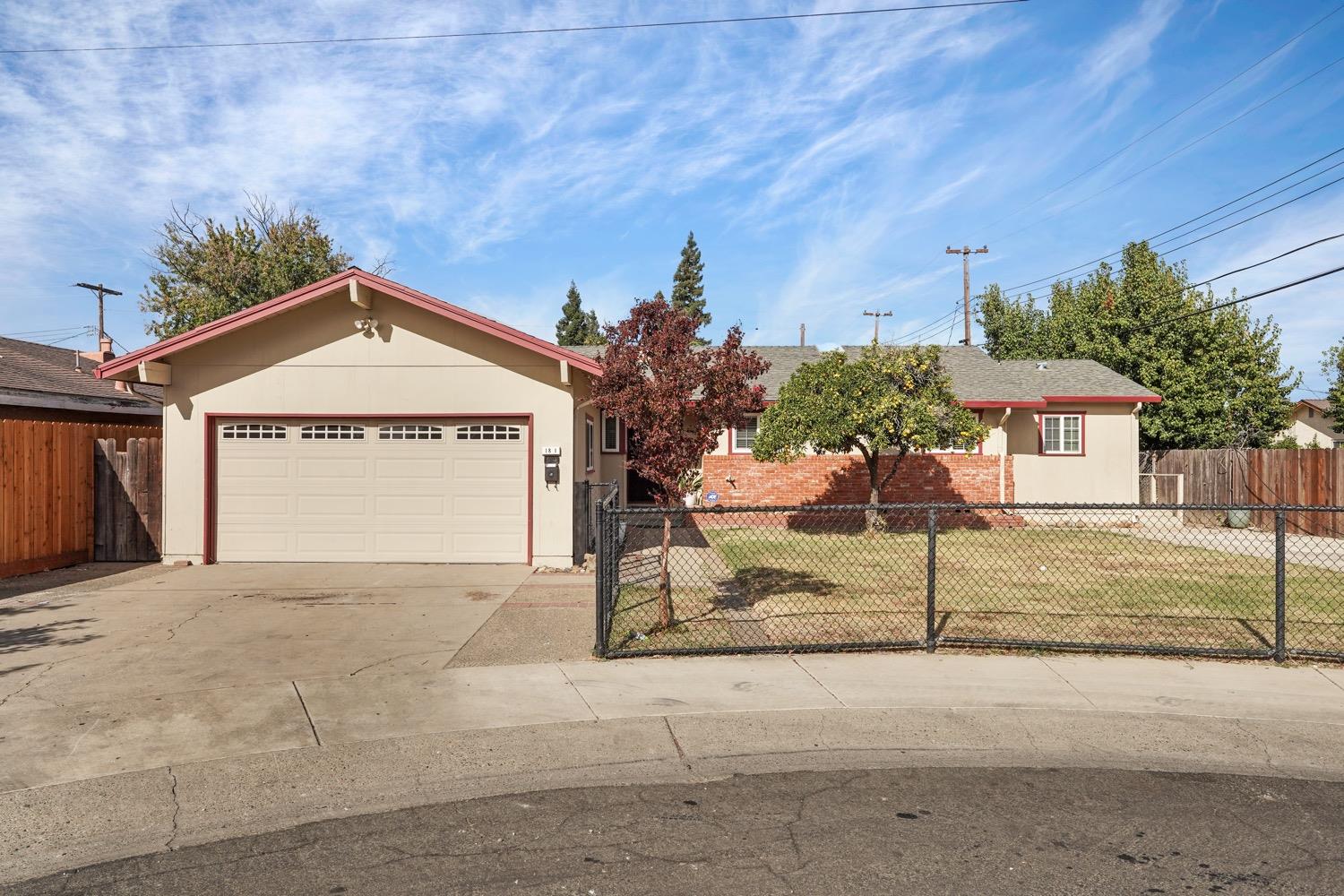 Detail Gallery Image 1 of 45 For 1811 Mariposa Way, Lodi,  CA 95242 - 3 Beds | 2 Baths