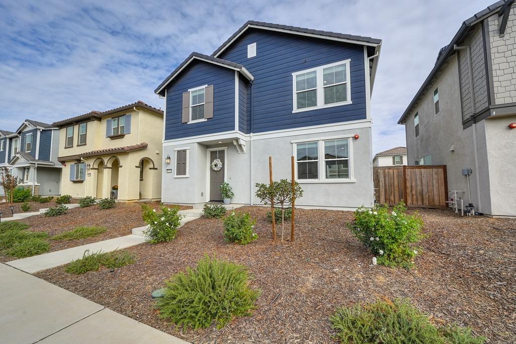 Detail Gallery Image 3 of 43 For 10451 Angsley Dr, Elk Grove,  CA 95757 - 3 Beds | 2/1 Baths